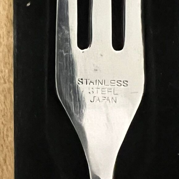 VTG 3 Prong Long Fork box set of 6 stainless steel w/ wood handle - Picture 3 of 4